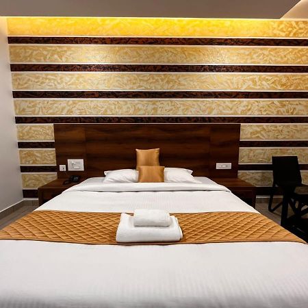 Hotel Woodlark Kattappana 外观 照片