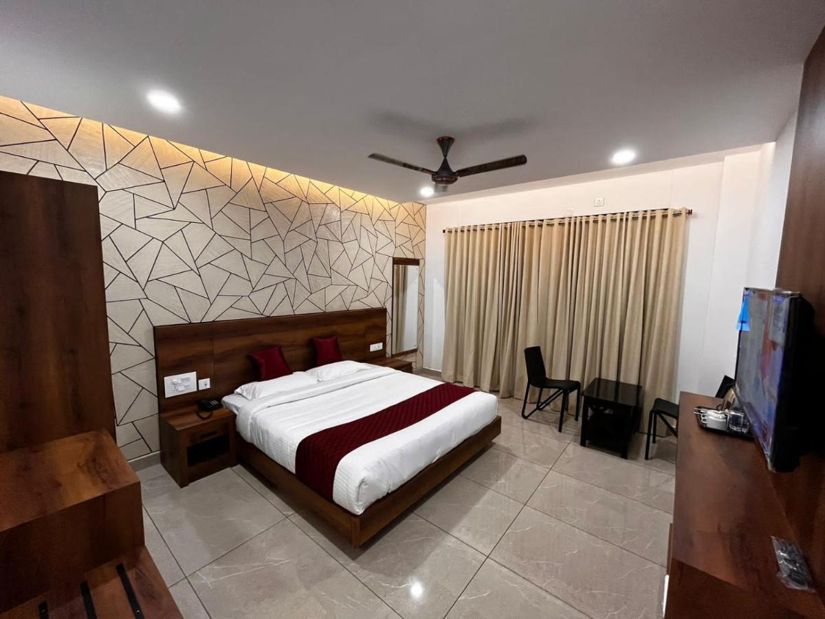 Hotel Woodlark Kattappana 外观 照片