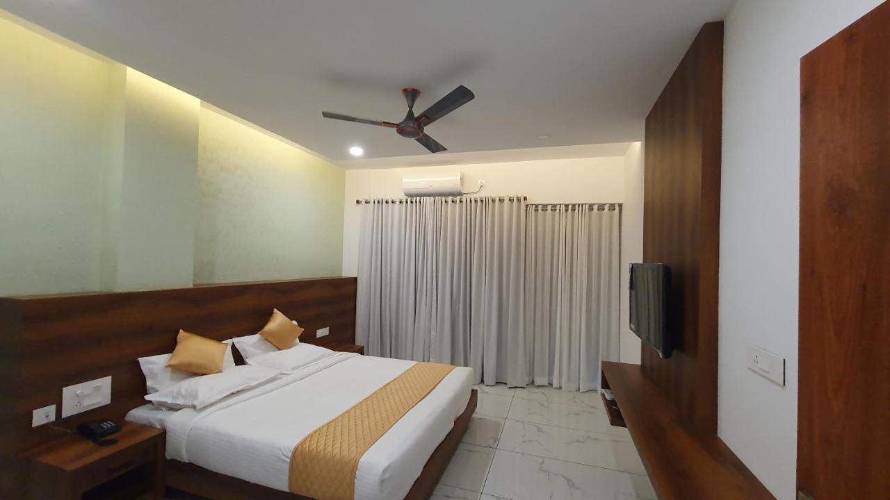 Hotel Woodlark Kattappana 外观 照片