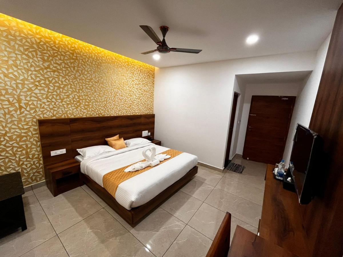 Hotel Woodlark Kattappana 外观 照片