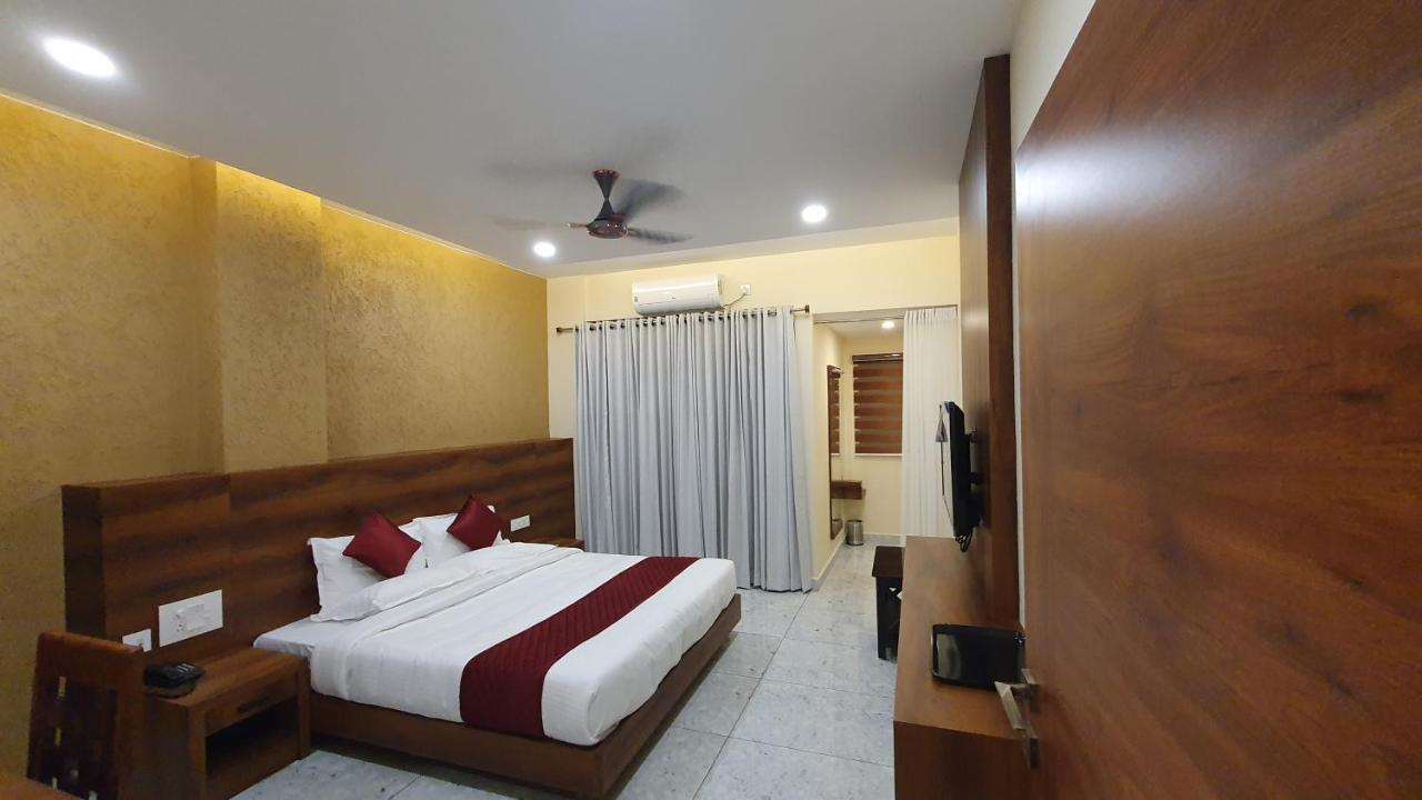 Hotel Woodlark Kattappana 外观 照片