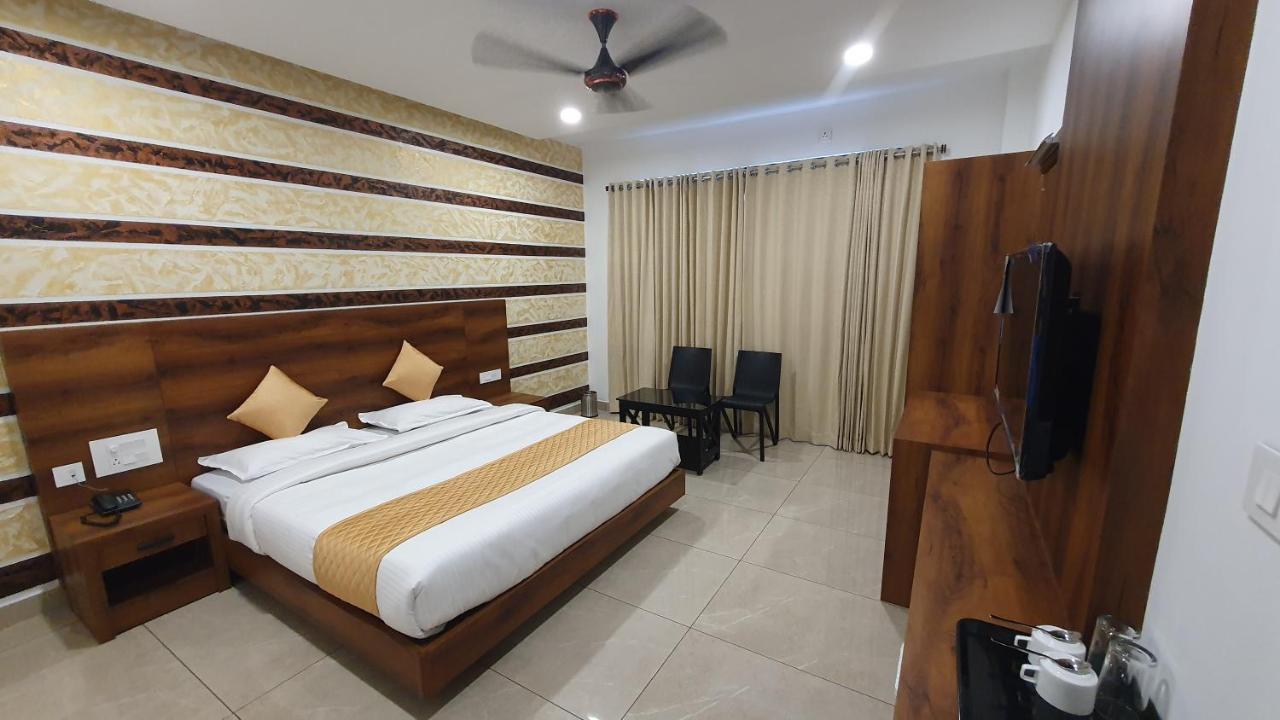 Hotel Woodlark Kattappana 外观 照片