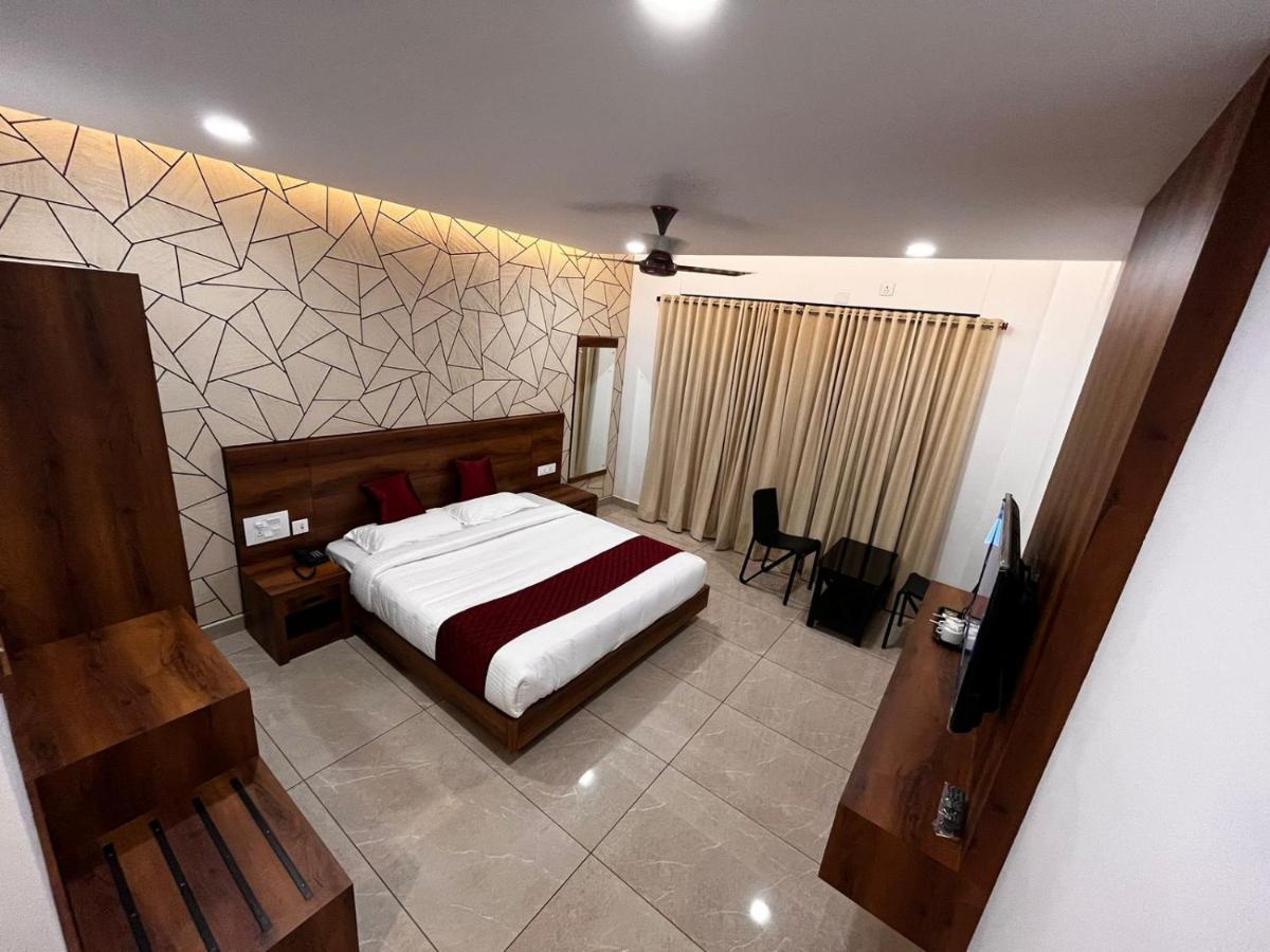 Hotel Woodlark Kattappana 外观 照片