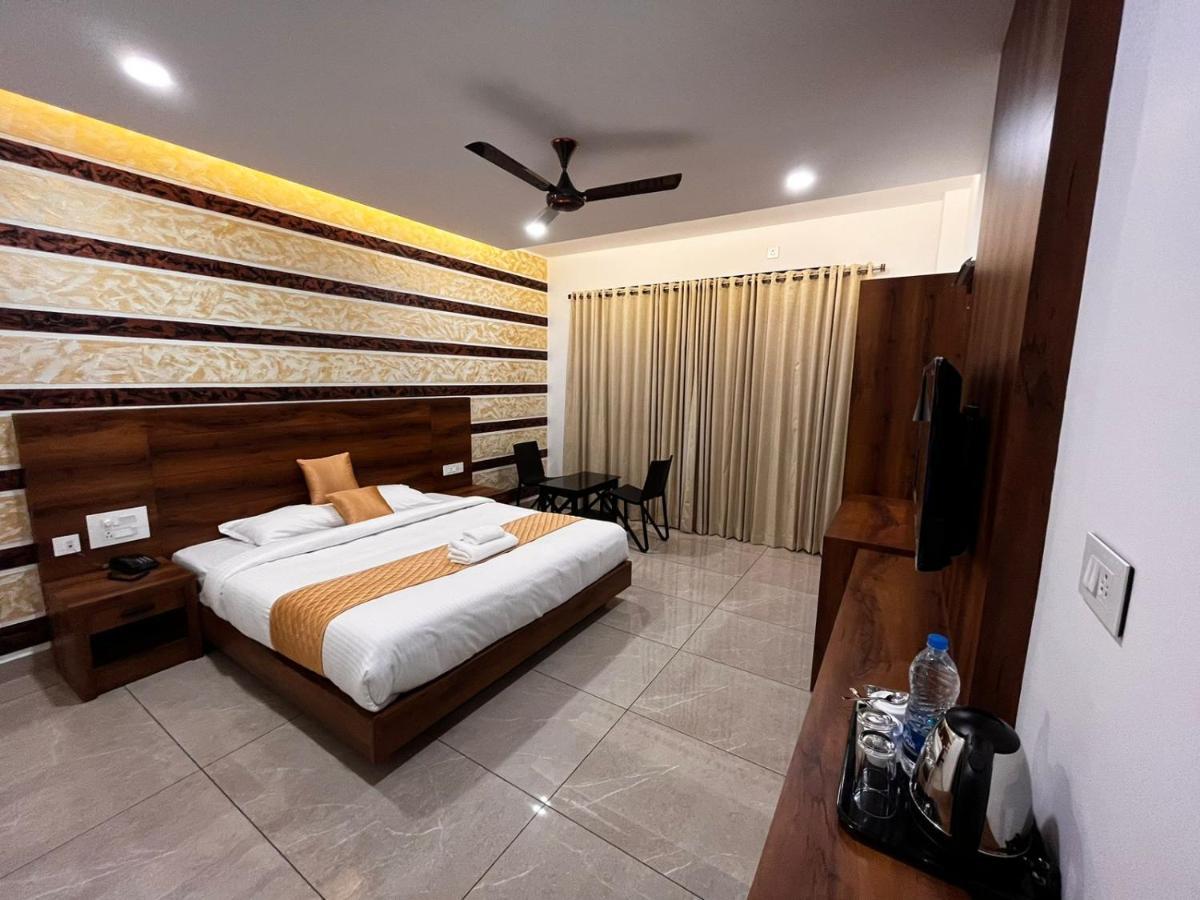 Hotel Woodlark Kattappana 外观 照片