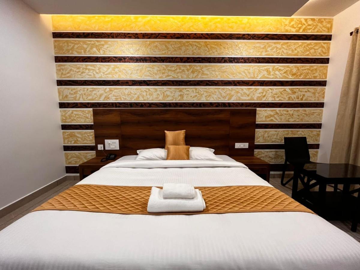 Hotel Woodlark Kattappana 外观 照片