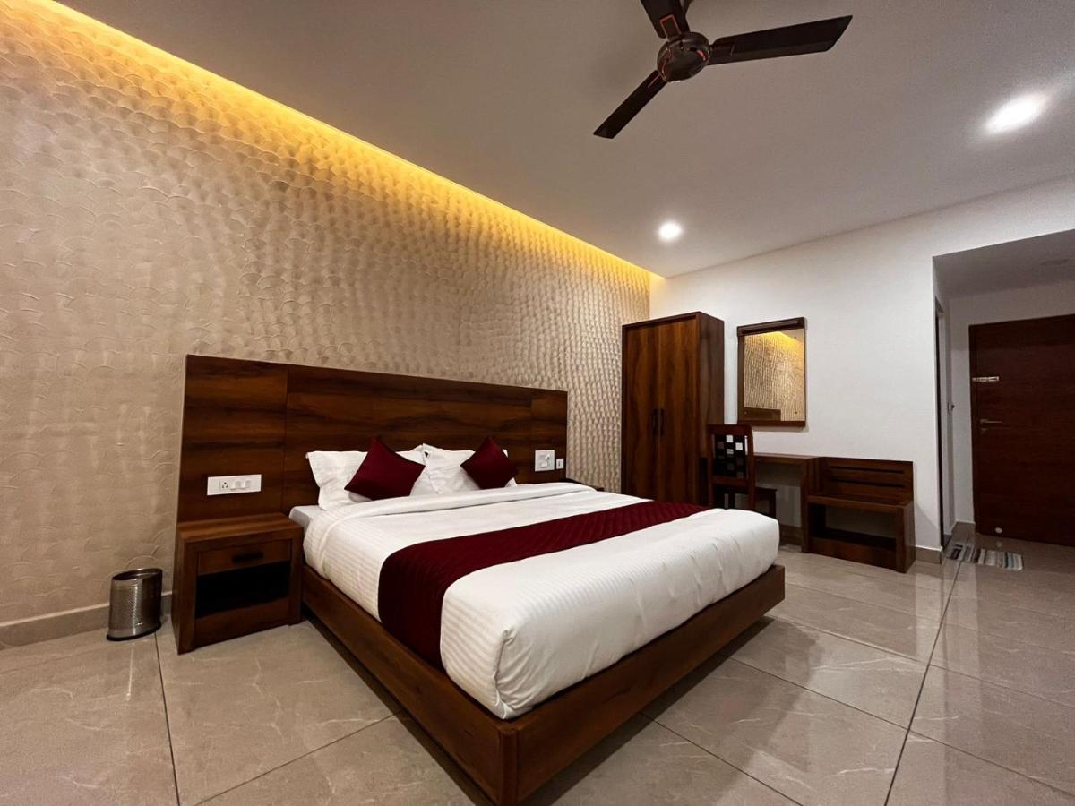 Hotel Woodlark Kattappana 外观 照片