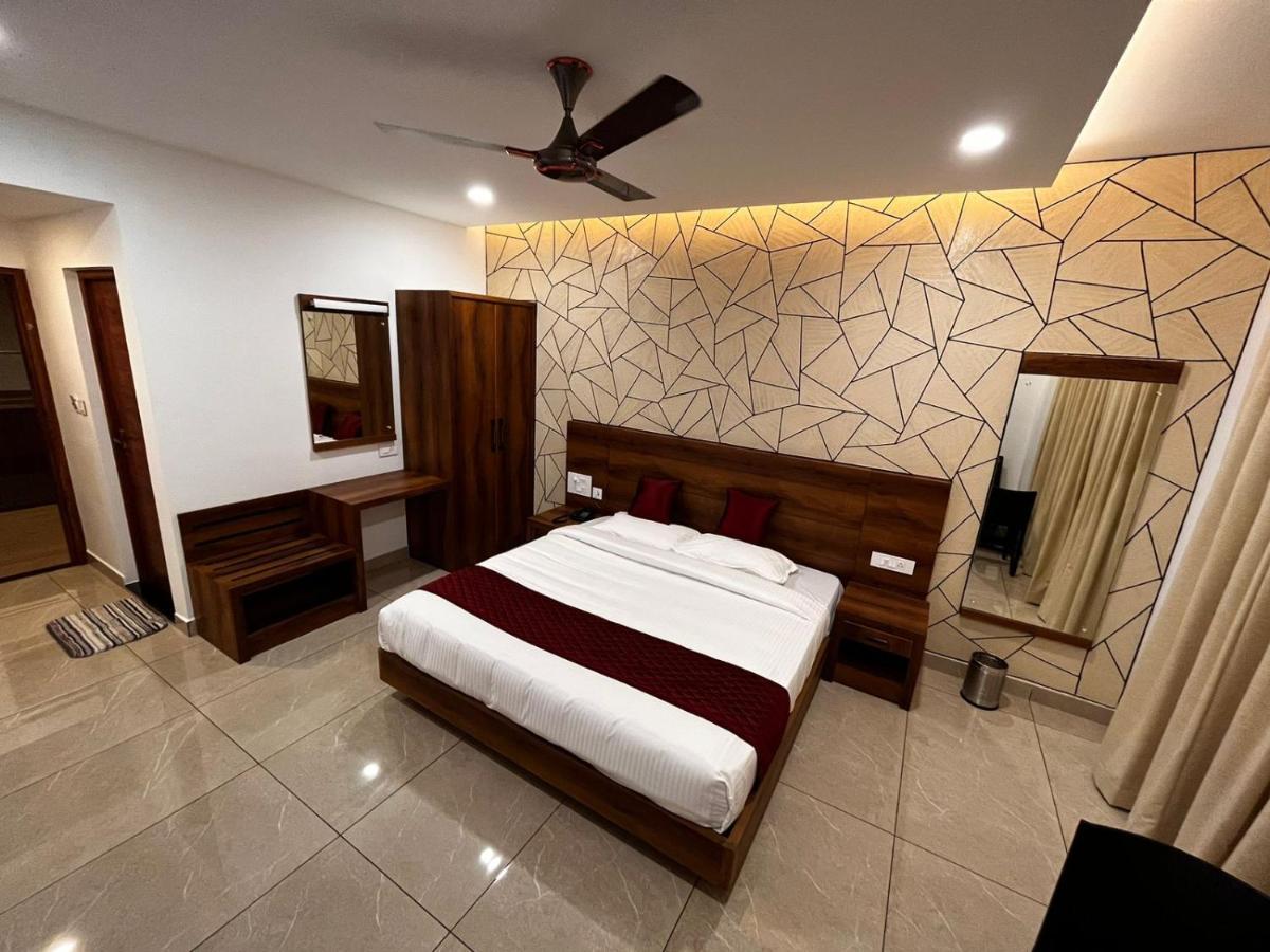 Hotel Woodlark Kattappana 外观 照片