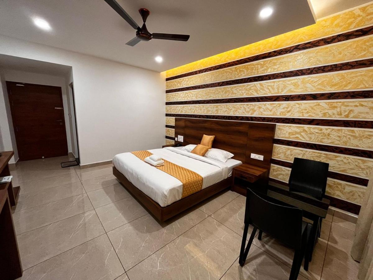 Hotel Woodlark Kattappana 外观 照片
