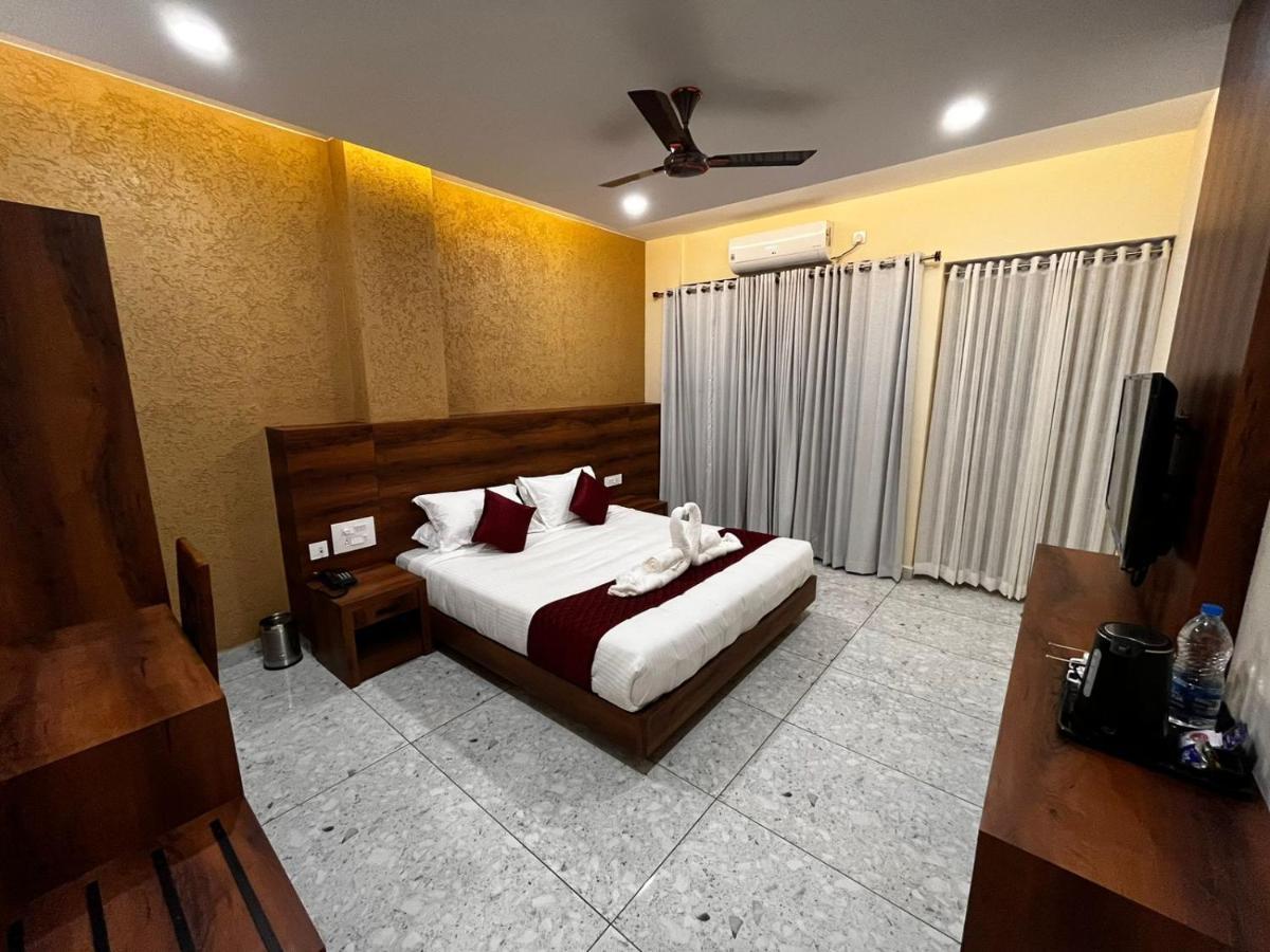 Hotel Woodlark Kattappana 外观 照片